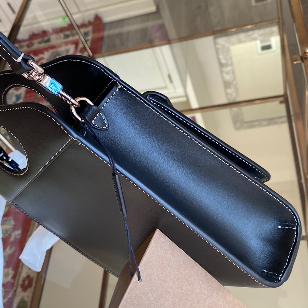Authentic Burberry bag - Picture 10 of 17